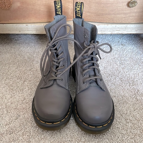 Dr. Martens Shoes - Dr. Marten pascal gray 1460 WOMEN'S VIRGINIA LEATHER BOOTS size 6
